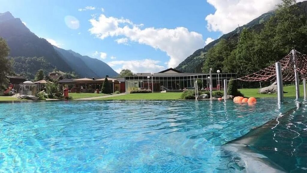 Buiten zwembad in Sankt Gallenkirch - Montafon
